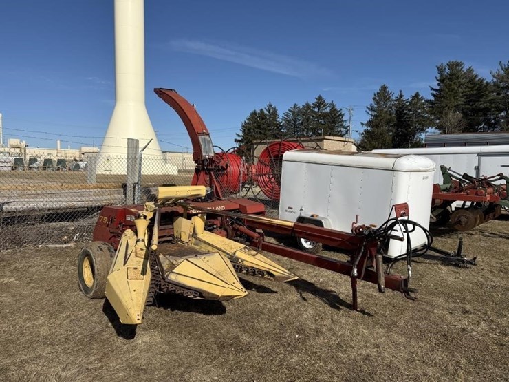 new-holland-790-image-1