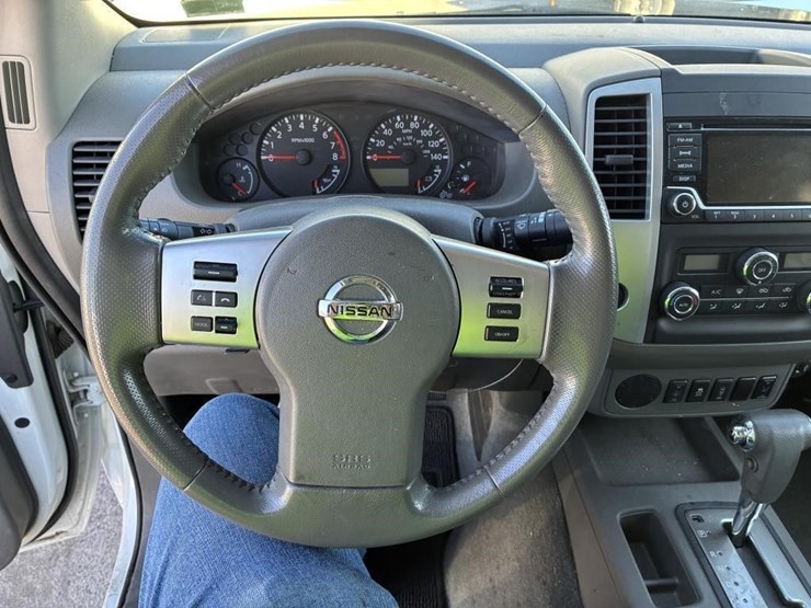 2018-nissan-frontier-sv-image-13