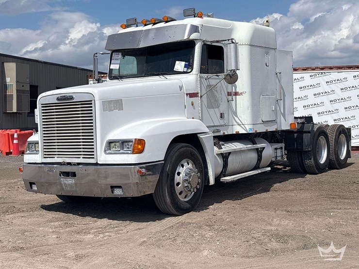 2001-freightliner-fld120-image-1