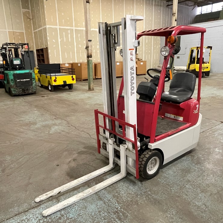 #185 • Toyota 7 Runner Electric Forklift