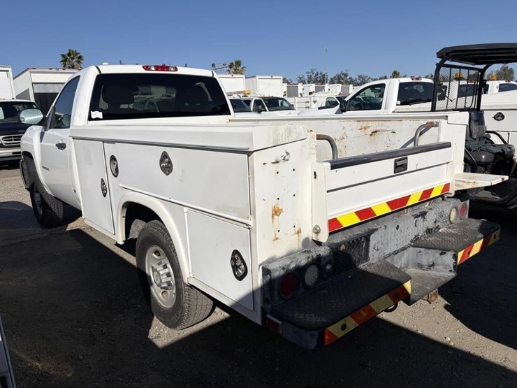 2010-chevrolet-2500-image-4