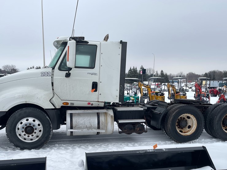 2011-international-prostar-image-2