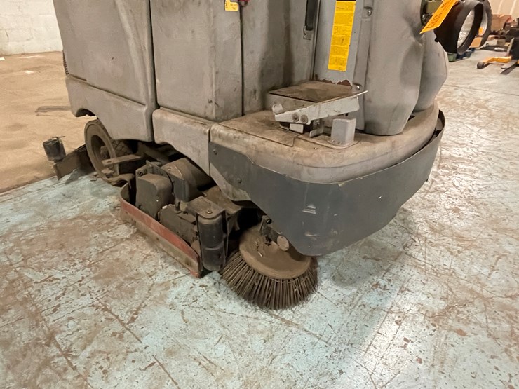 #193-•-advance-condor-axp-electric-floor-scrubber-image-11