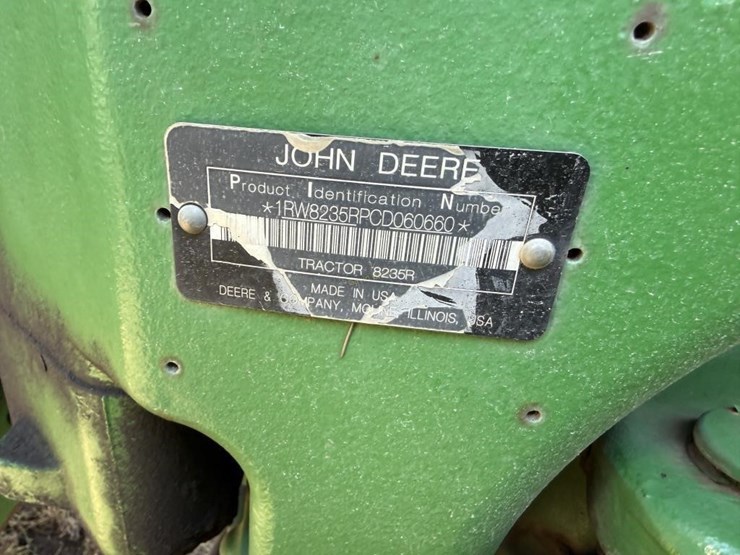 john-deere-8235r-image-22