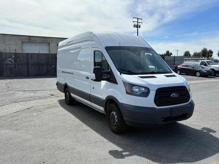 2015-ford-transit-image-2