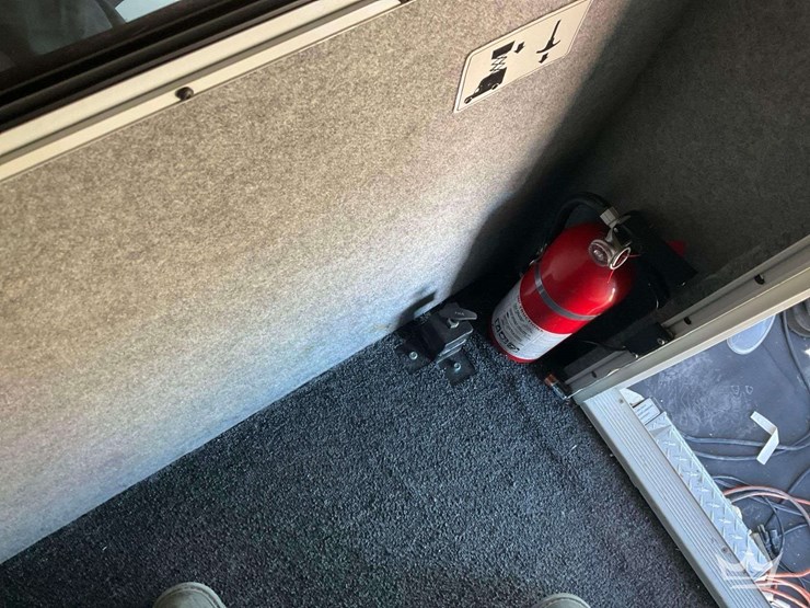 2012-ford-e350-image-32