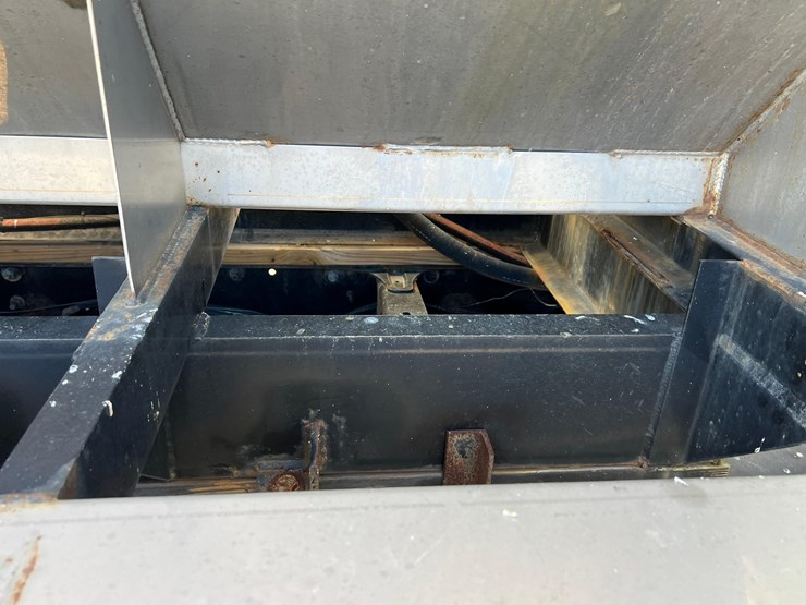 2006-freightliner-auger-truck-image-24