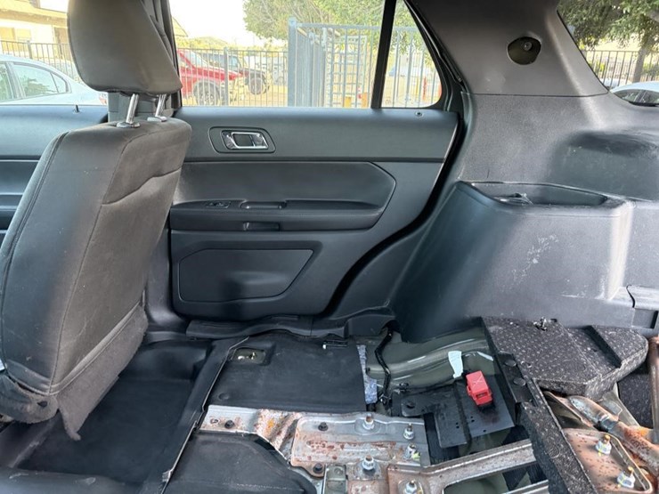 2018-ford-explorer-image-15