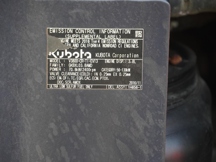 2017-kubota-3800-image-31