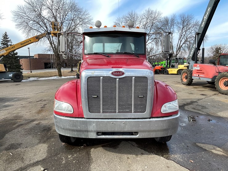 2018-peterbilt-337-image-2