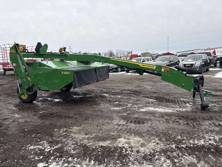 2025-john-deere-s250-image-6