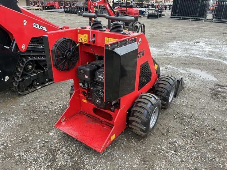 2026-sdlool-sl323w-skid-steer-loader-image-3