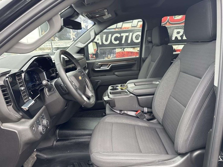 2024-chevrolet-3500-image-10