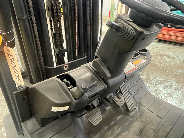 #175-•-2015-toyota-propane-forklift-image-39