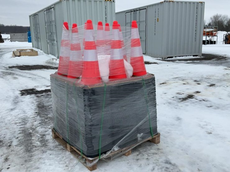 #985-•-unused-landhero-390*390*750mm-road-cone*-image-3