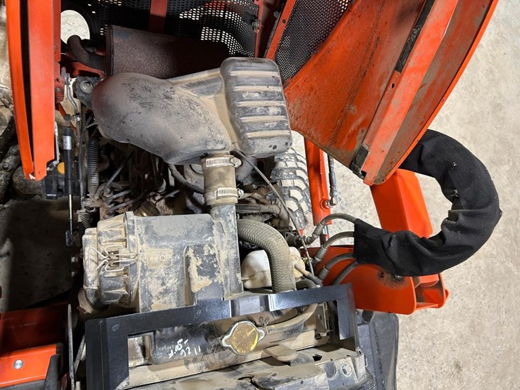 2019-kubota-bx2380-image-33