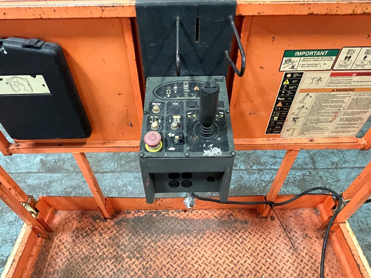 2012-jlg-4069le-image-28