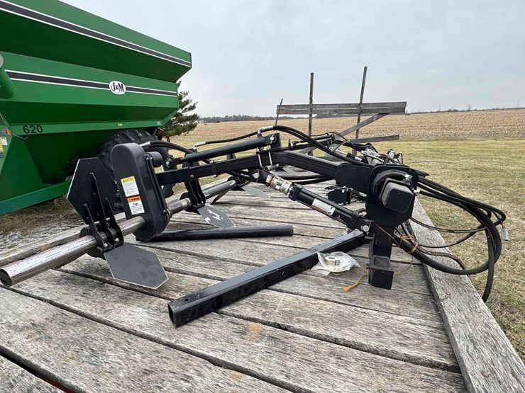 2023-hawken-corn-reel,-hydraulic-fore/aft-&-raise/lower,-only-used-on-100-acres-image-1