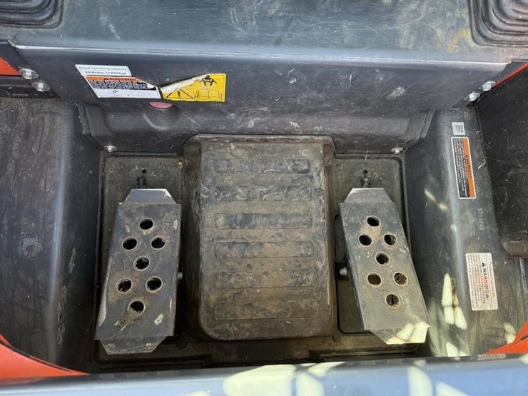 2023-kubota-ssv75-image-7