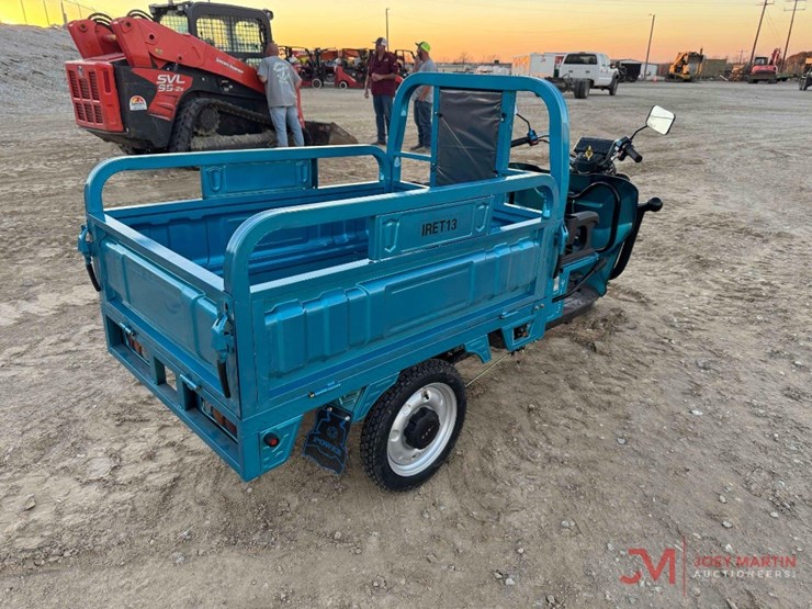 new-3-wheeled-electric-golf-cart-image-2