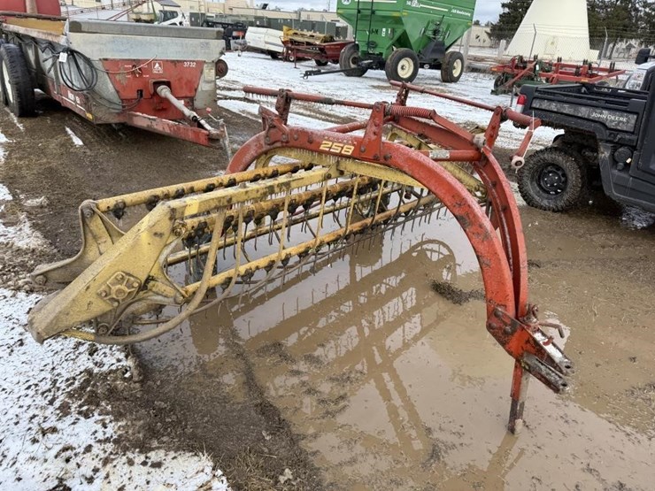 new-holland-258-image-2