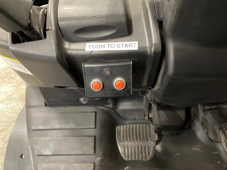 #177-•-2016-toyota-propane-forklift-image-40