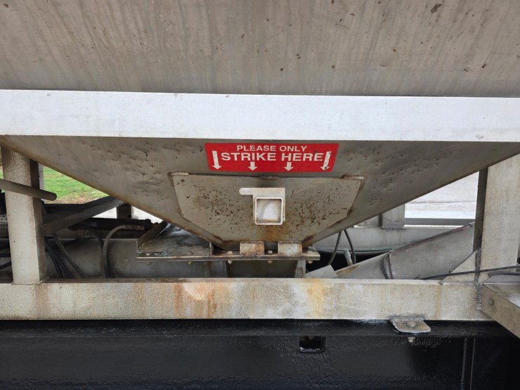 freshly-refurbished!-2016-kbh-fertilizer-tender-trailer---isuzu-diesel-image-16