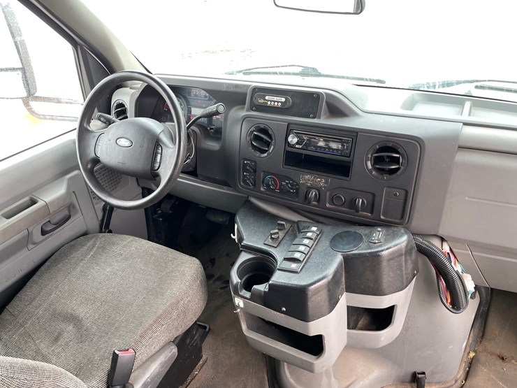 2014-ford-e450-image-31