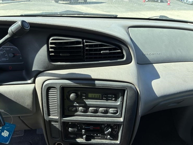 2003-ford-windstar-image-15
