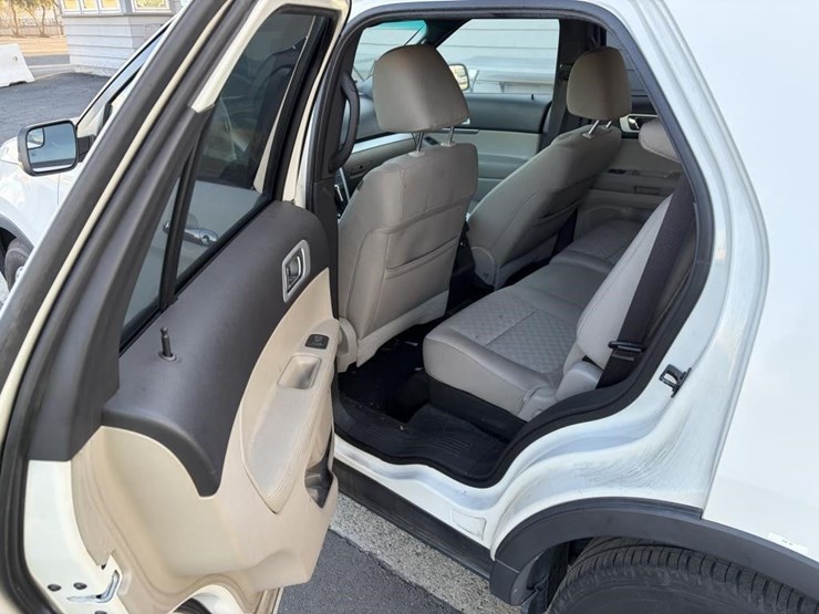 2011-ford-explorer-xlt-image-11