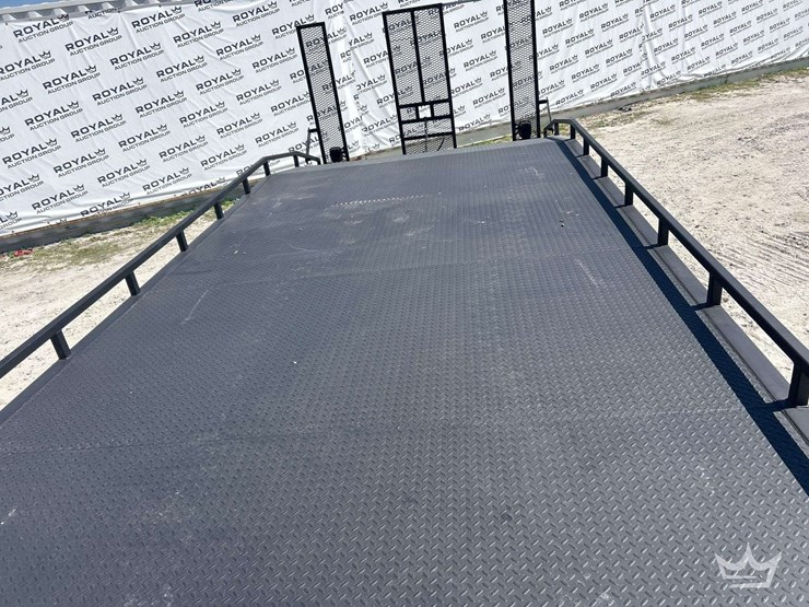 2011-isuzu-nrr-image-17