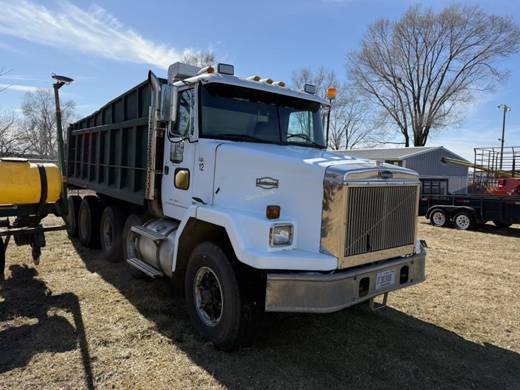 1990-white-gmc-autocar-dump-truck-image-3