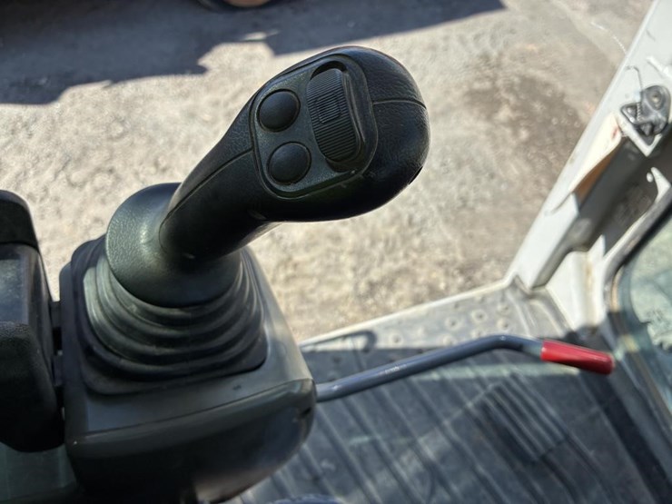 2017-takeuchi-tb2150-image-18