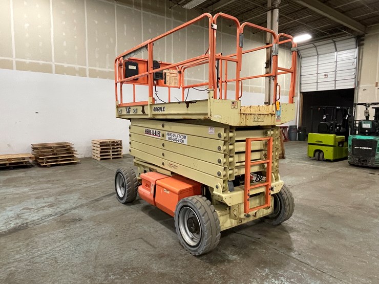 2012-jlg-4069le-image-7