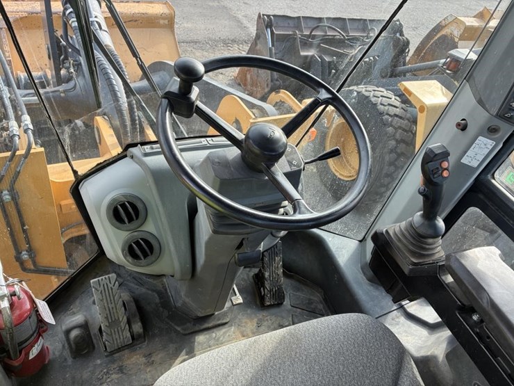 2019-deere-624l-image-15