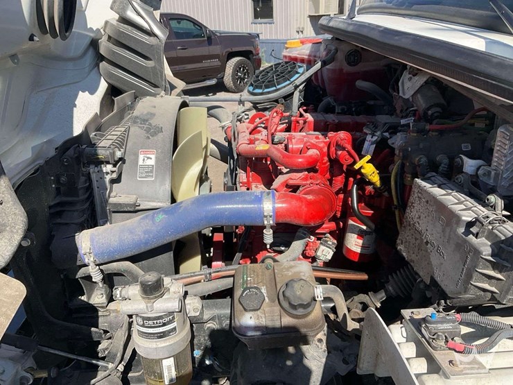 2024-freightliner-m2-106-image-9