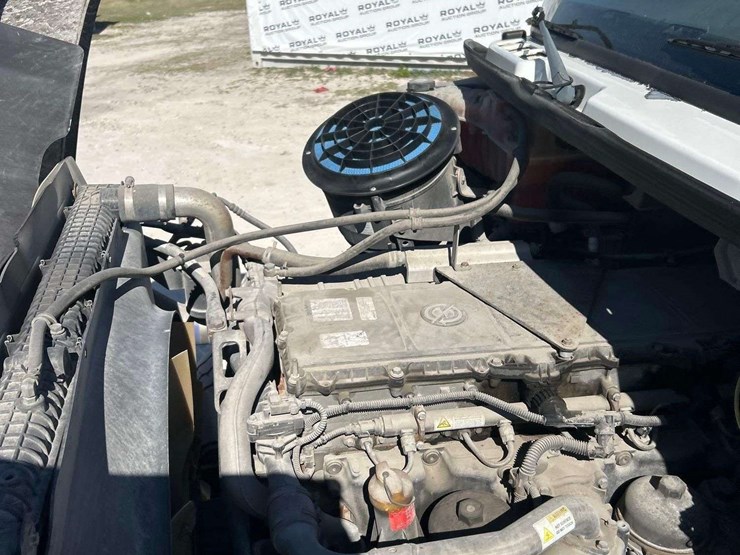 2016-freightliner-114sd-image-10