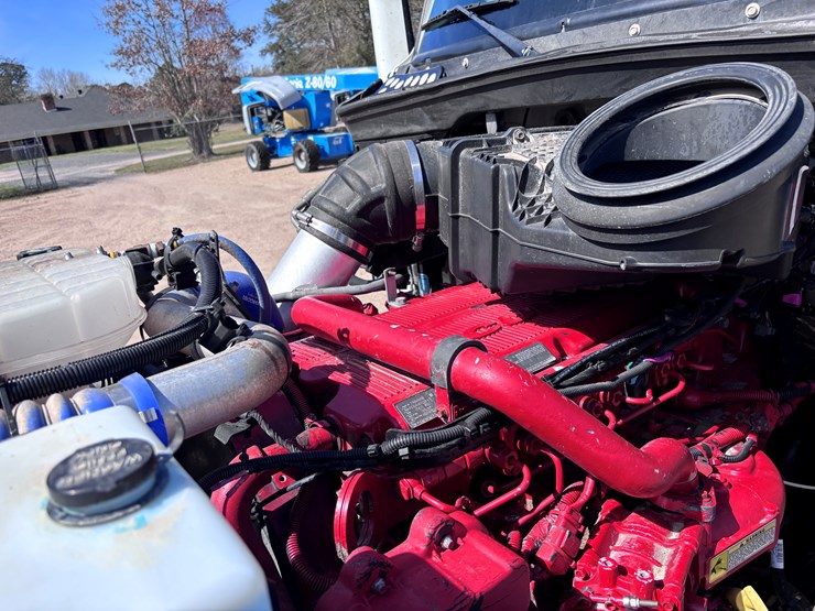 2016-peterbilt-567-image-20