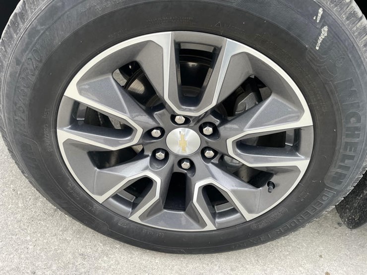 2023-chevrolet-tahoe-image-33