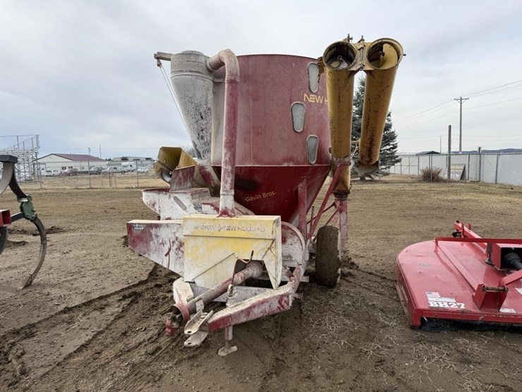 new-holland-355-image-2