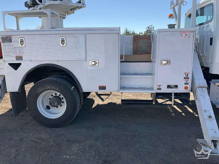 2024-freightliner-m2-106-image-29