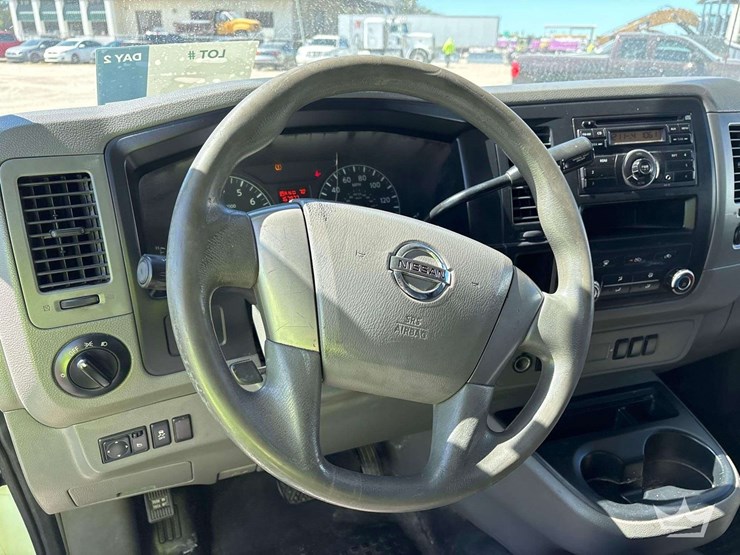 2016-nissan-nv2500-image-21