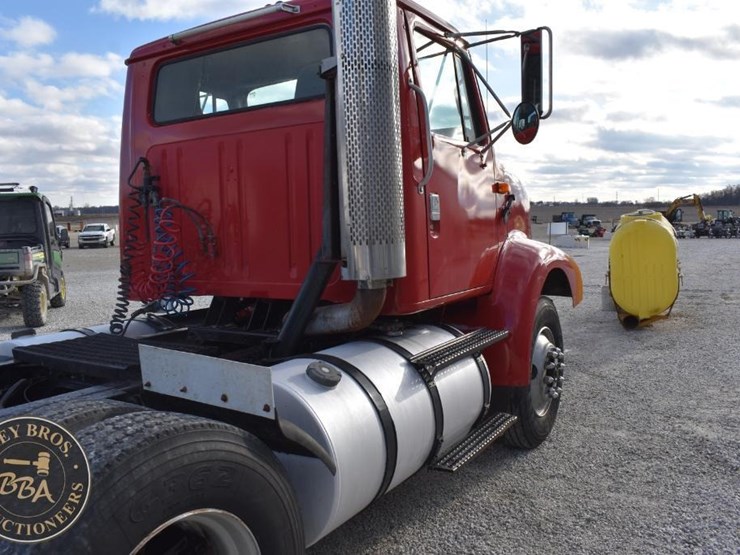 1993-international-8200-image-24