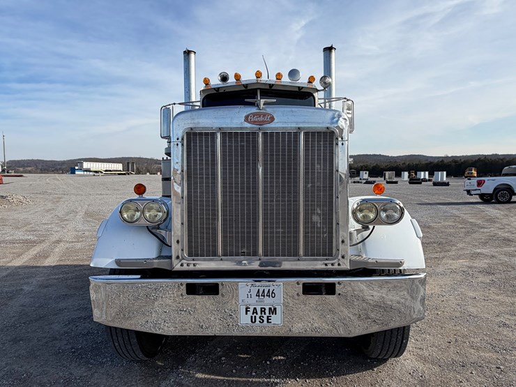 1981-peterbilt-359-image-2
