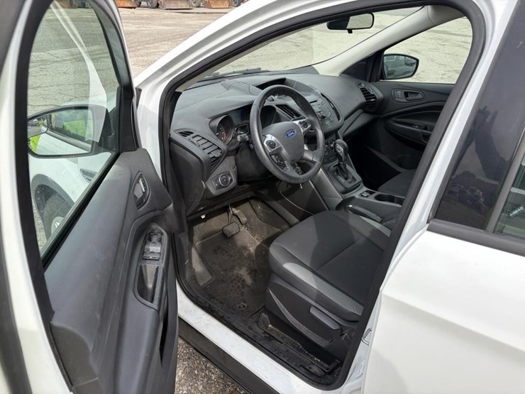 2015-ford-escape-image-13