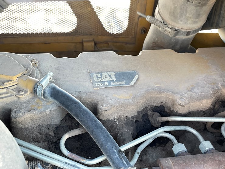 2011-caterpillar-d6k-image-15