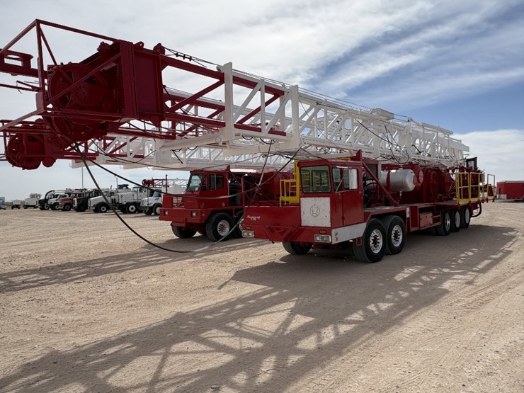 2007-rig-works-mustang-550-dd-5-axle-well-service-rig-image-4