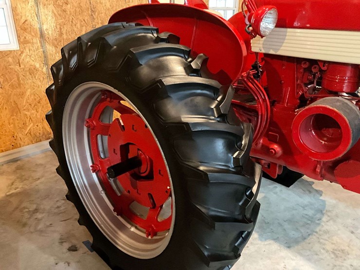 1961-farmall-560-image-7
