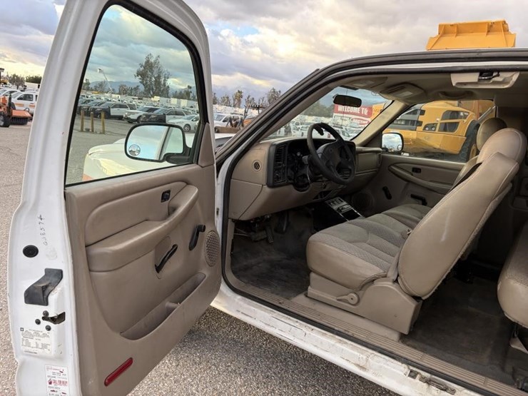 2005-chevrolet-2500-image-15