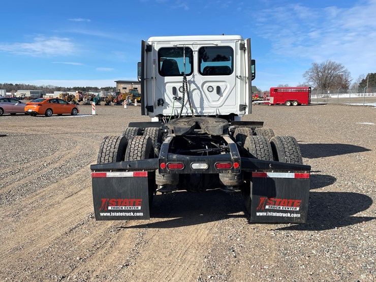 #1460-•-2022-freightliner-truck-tractor-(has-mn-title)-image-4